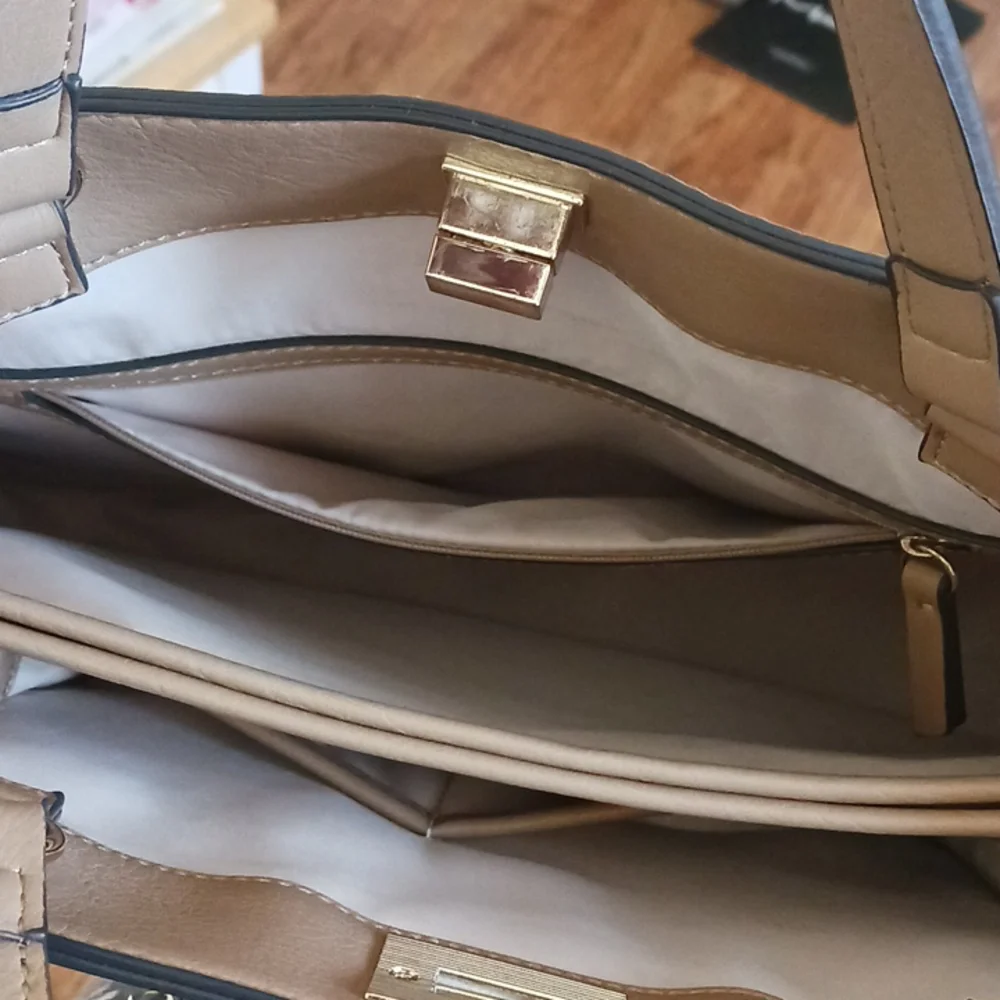 Handbag - Picture 2 of 4